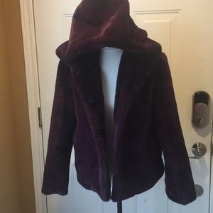 Stunning Simply Vera Wang fluffy coat size XS